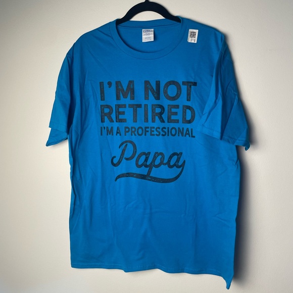 738. Mens “I’m not retired I’m a professional Papa” Basic T-Shirt - Picture 2 of 4